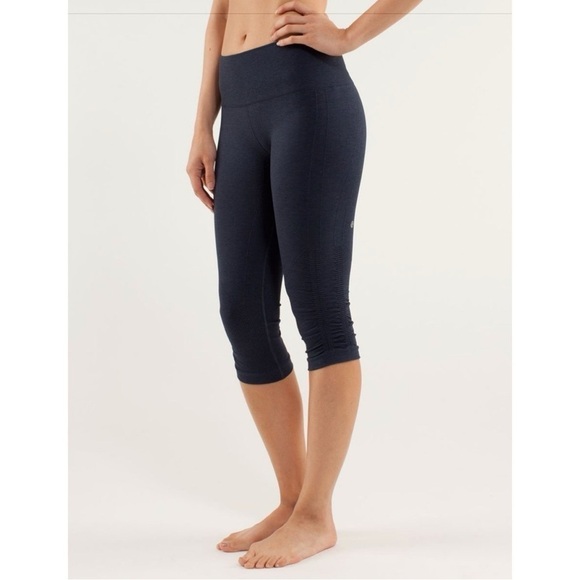 Lululemon In The Flow Crop Seamless Leggings in Inkwell Blue Size 4 - Picture 1 of 10